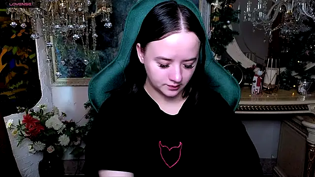 LaraBenson  online show from January 15, 2026, 7:12 am