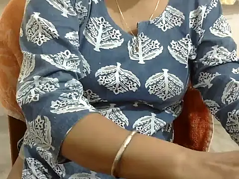 Snapshot of CHAMELI4747 chatting on June 9, 2026, 8:26 am CHAMELI4747 online show from June 9, 2026, 8:26 am