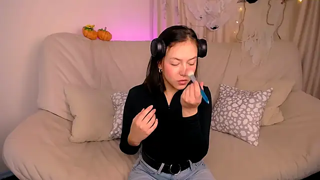 CindySparkl online show from October 23, 2025, 3:49 am