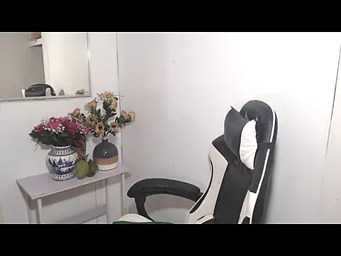 maxiegreyxoxo online show from November 4, 2025, 2:59 am