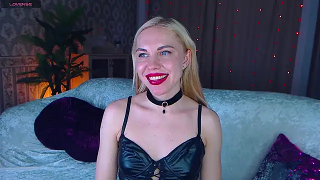 LiSinDoll online show from November 3, 2025, 7:24 am