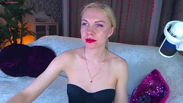 LiSinDoll online show from November 27, 2025, 6:47 am