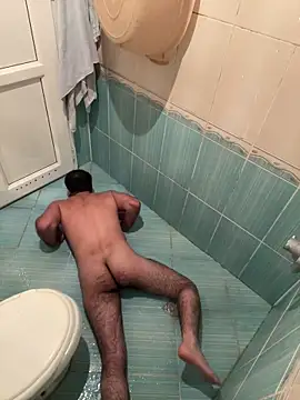 Snapshot of Cruel00 chatting on September 17, 2025, 6:21 pm Cruel00 online show from September 17, 2025, 6:21 pm