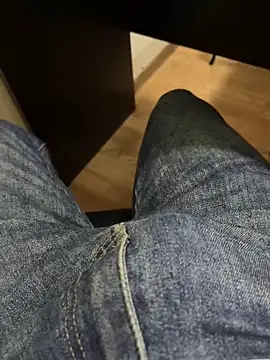 Snapshot of Cruel00 chatting on October 16, 2025, 12:57 pm Cruel00 online show from October 16, 2025, 12:57 pm