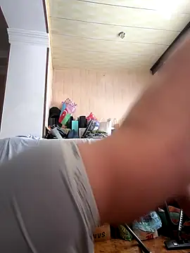 Snapshot of Cruel00 chatting on September 12, 2025, 7:19 am Cruel00 online show from September 12, 2025, 7:19 am