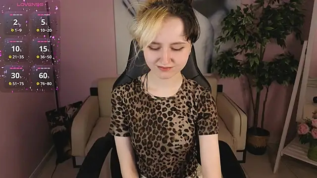 girl next doorr online show from March 1, 2026, 1:11 pm