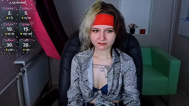 girl next doorr online show from October 24, 2025, 12:59 pm