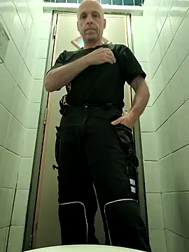 Snapshot of fergi1999 chatting on February 12, 2026, 4:23 am fergi1999 online show from February 12, 2026, 4:23 am