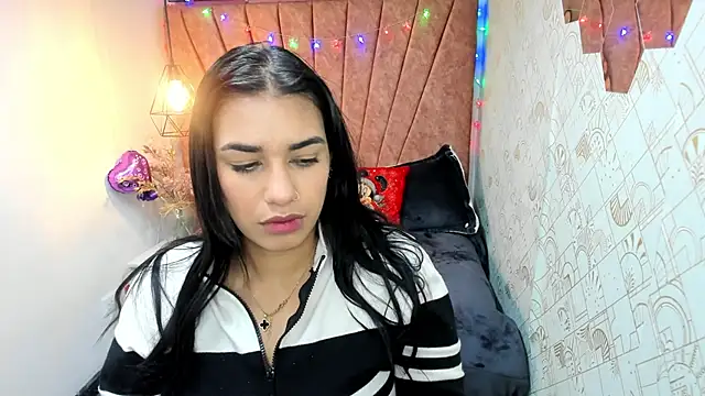 Lia Blake  online show from December 15, 2025, 12:44 pm