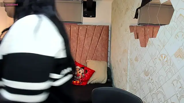 Lia Blake  online show from January 10, 2026, 12:11 pm