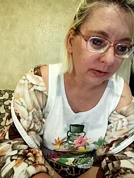 Snapshot of VikaKing chatting on May 13, 2026, 12:12 pm VikaKing online show from May 13, 2026, 12:12 pm