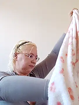 VikaKing online show from November 12, 2025, 10:08 am