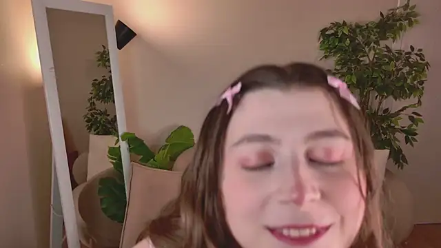 Snapshot of Queen_Michelle_ chatting on March 8, 2026, 2:04 am Queen Michelle online show from March 8, 2026, 2:04 am