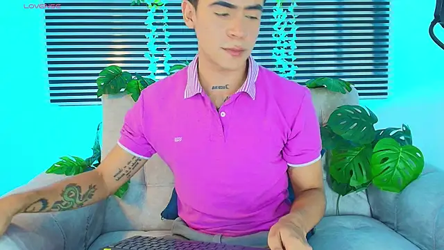 CamiiGuzmanX online show from June 10, 2026, 8:32 pm