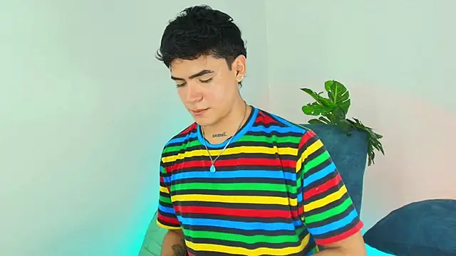 Snapshot of CamiiGuzmanX chatting on December 3, 2025, 9:25 pm CamiiGuzmanX online show from December 3, 2025, 9:25 pm