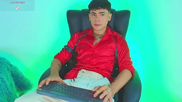 CamiiGuzmanX online show from August 5, 2026, 11:10 pm