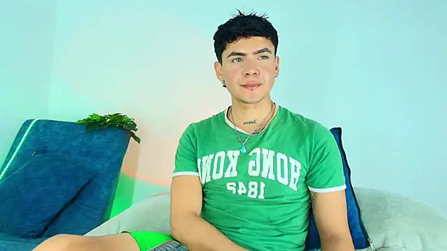 Snapshot of CamiiGuzmanX chatting on November 24, 2025, 7:47 pm CamiiGuzmanX online show from November 24, 2025, 7:47 pm