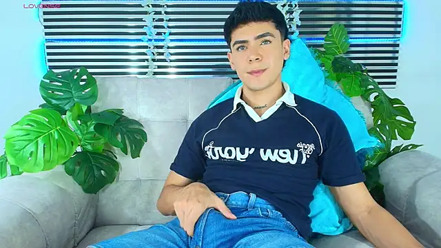 CamiiGuzmanX online show from May 1, 2026, 8:25 pm