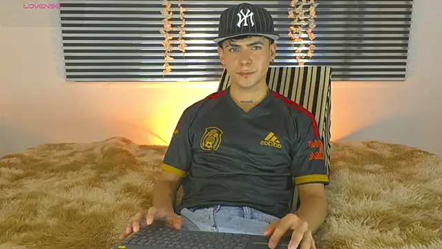 CamiiGuzmanX online show from July 29, 2026, 8:52 pm