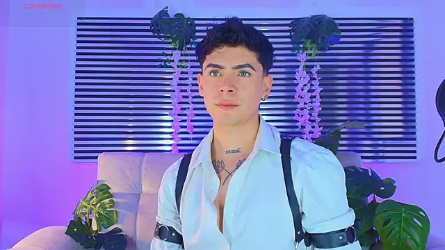 CamiiGuzmanX online show from June 25, 2026, 8:25 pm