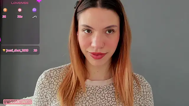 Snapshot of AntonellaaRossii chatting on October 17, 2025, 2:08 pm AntonellaaRossii online show from October 17, 2025, 2:08 pm