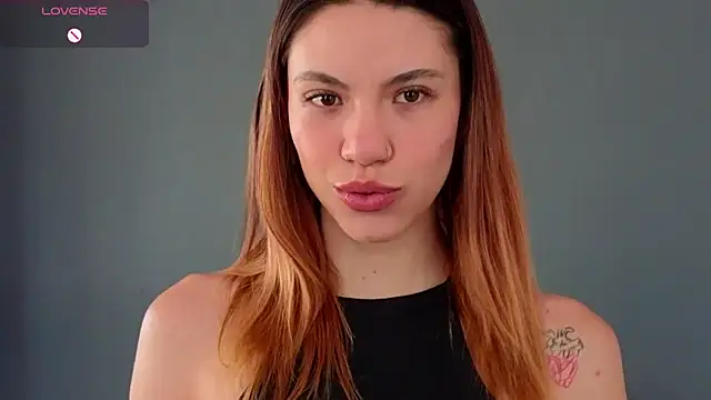 Snapshot of AntonellaaRossii chatting on December 3, 2025, 1:10 pm AntonellaaRossii online show from December 3, 2025, 1:10 pm