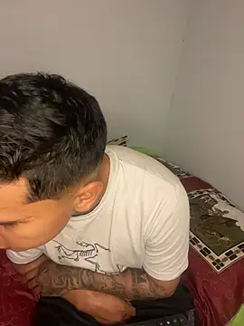 JHONRIXXXO online show from February 5, 2026, 3:35 am