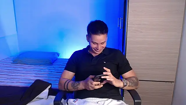 valentinosex1 online show from March 5, 2026, 11:32 pm