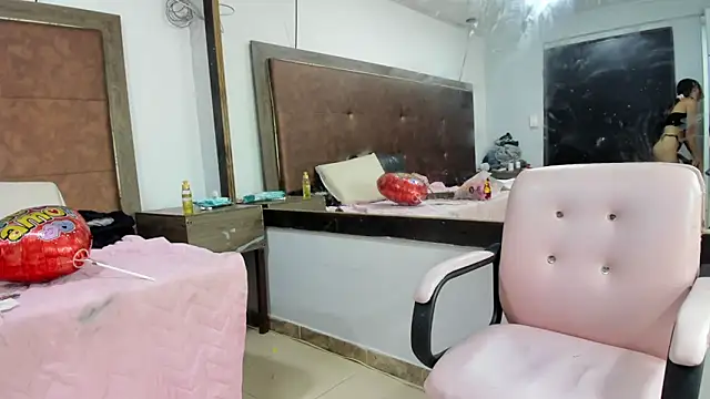 Mia Lian  online show from September 8, 2025, 11:04 pm