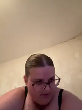 Snapshot of CurvyPaar2 chatting on July 1, 2026, 8:31 pm CurvyPaar2 online show from July 1, 2026, 8:31 pm