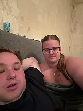 Snapshot of CurvyPaar2 chatting on August 1, 2026, 8:51 pm CurvyPaar2 online show from August 1, 2026, 8:51 pm