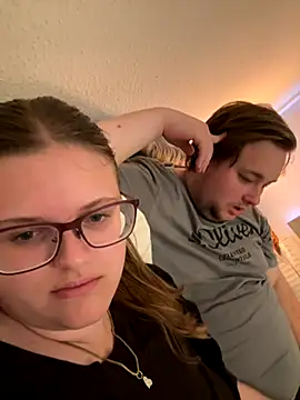 CurvyPaar2 online show from September 19, 2025, 4:11 pm