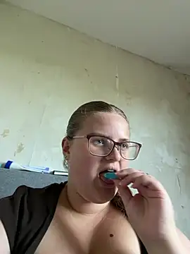 Snapshot of CurvyPaar2 chatting on July 21, 2026, 2:07 pm CurvyPaar2 online show from July 21, 2026, 2:07 pm