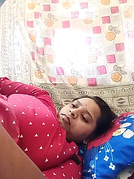Snapshot of Hot_crety chatting on July 5, 2026, 5:14 am Hot crety online show from July 5, 2026, 5:14 am