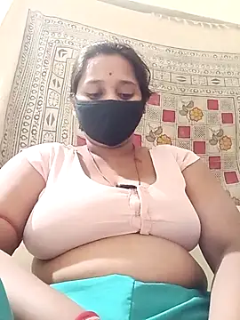 Snapshot of Hot_crety chatting on July 9, 2026, 10:31 pm Hot crety online show from July 9, 2026, 10:31 pm
