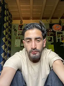 lyath3245 online show from June 9, 2026, 5:19 am
