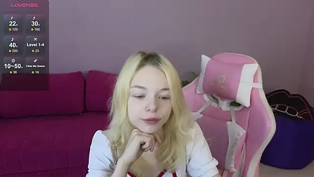 MillaHolt online show from December 14, 2025, 9:15 am