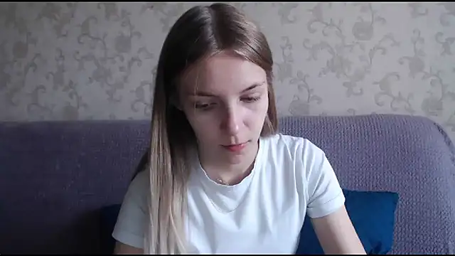 Snapshot of HitGyrl chatting on October 29, 2025, 8:13 am HitGyrl online show from October 29, 2025, 8:13 am