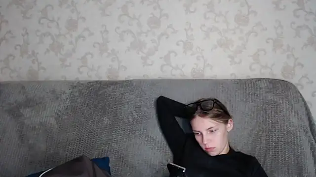 Snapshot of HitGyrl chatting on October 8, 2025, 1:12 pm HitGyrl online show from October 8, 2025, 1:12 pm