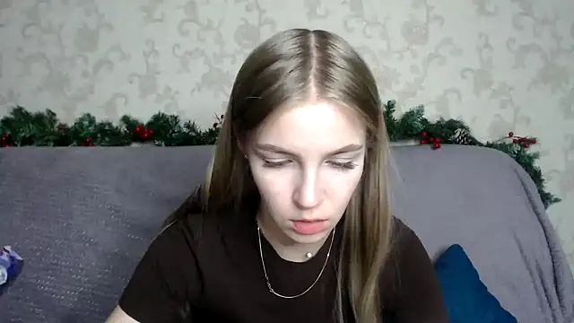 HitGyrl online show from December 16, 2025, 4:33 pm