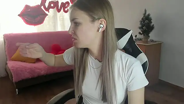 HitGyrl online show from March 10, 2026, 8:07 am