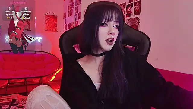 LiliLuna online show from December 16, 2025, 1:04 pm