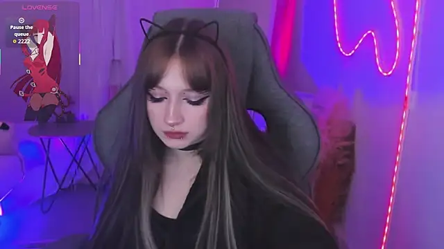 LiliLuna online show from March 18, 2026, 1:24 pm