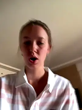 ElliRose online show from October 18, 2025, 4:58 am