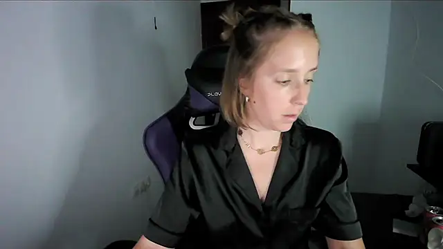 violetofsecret online show from September 15, 2025, 9:26 pm