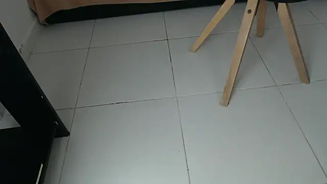 Snapshot of Michellee_20 chatting on October 10, 2025, 1:34 pm Michellee 20 online show from October 10, 2025, 1:34 pm