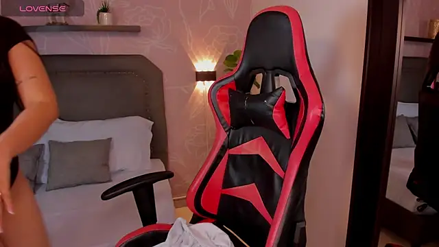 anagil  online show from February 3, 2026, 2:44 pm