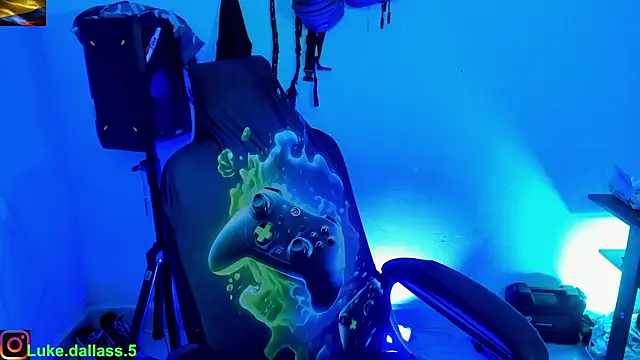 Snapshot of zeus_7777 chatting on December 5, 2025, 8:13 am zeus 7777 online show from December 5, 2025, 8:13 am