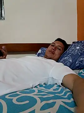 Snapshot of Franswat95 chatting on September 14, 2025, 12:00 am Franswat95 online show from September 14, 2025, 12:00 am