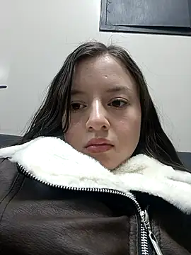 Snapshot of VioletaNova chatting on May 13, 2026, 10:33 am VioletaNova online show from May 13, 2026, 10:33 am
